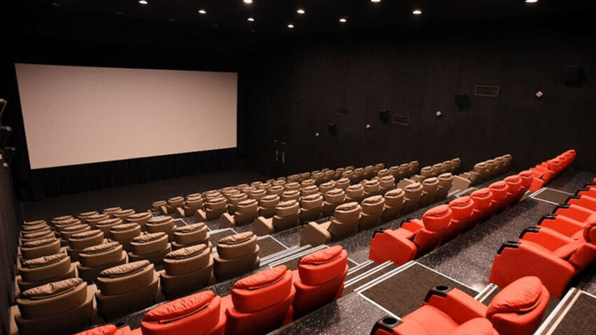 En son hangi filmi izledin? Film tavsiyesi verir misin?