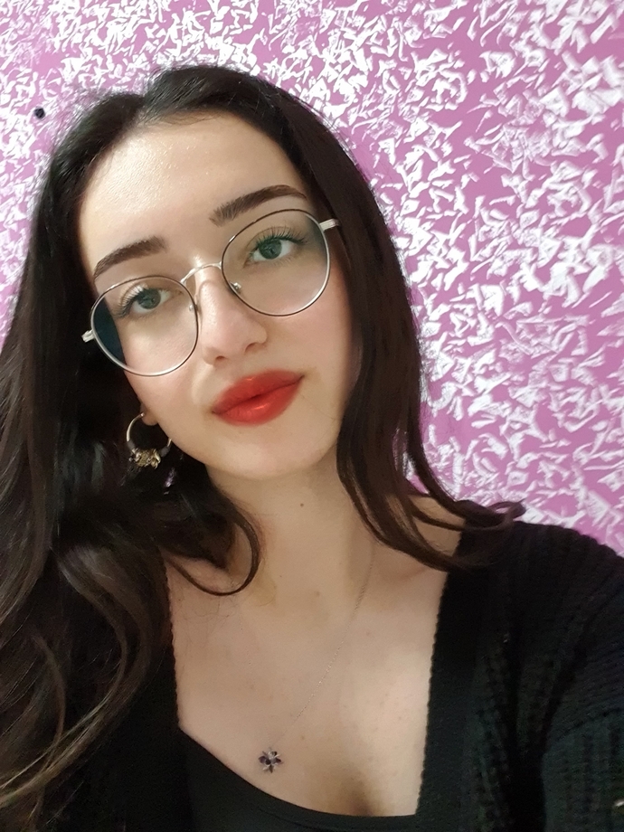 Kırmızı ruj yakışmış mı, güzel duruyor mu?