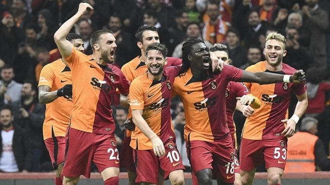 Galatasaray 6 puan farkla zirvede bulunuyor! Sizce şampiyon olur mu?