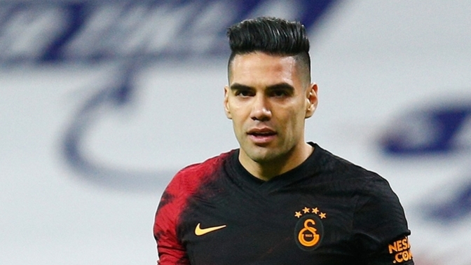 Sizin için en büyük hayal kırıklığı yaratan yıldız futbolcu kimdi?