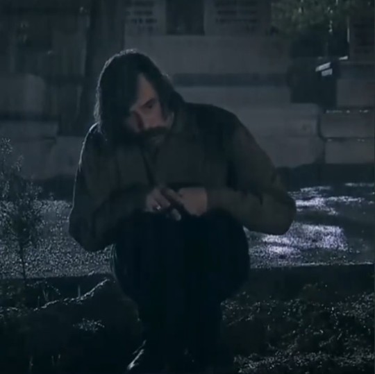 Tarih hocama aşık oldum ne yapmalıyım?