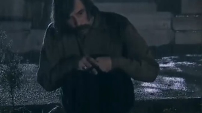 Tarih hocama aşık oldum ne yapmalıyım?