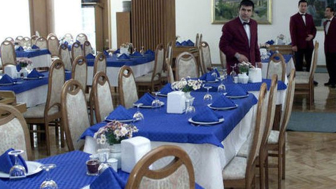 Meclis lokantasında pilav, mevsim salata ve karışık meyve tabağı 5 lira! 5 liraya alınabilecek bir şey yazar mısın?
