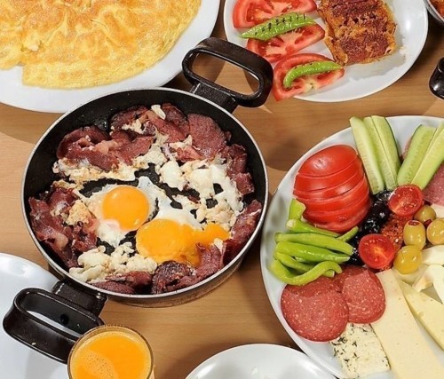 Sabah kahvaltısında olmazsa olmazınız nedir?