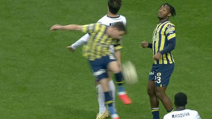 Bu numaraları yemeyiz! Fenerbahçe, Adana Demirspor maçının hakemi üzerinden hakemleri baskı altına alıp algı mı yaratmak istiyor?