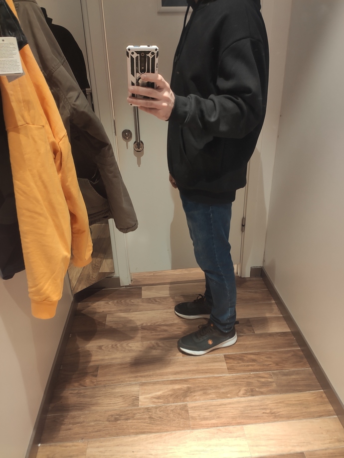 Kızlar, Sizce bu sweat çok mu bol duruyor?