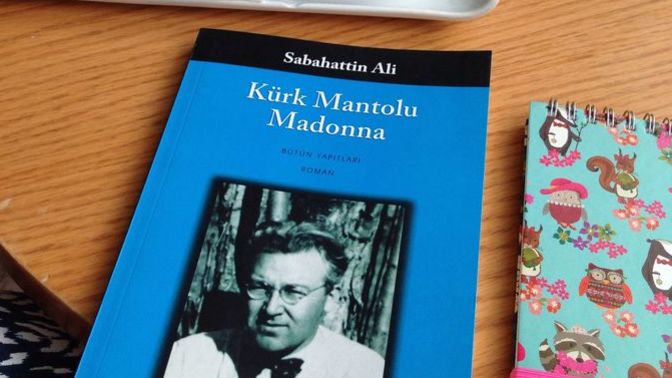 Sevgiliye Kürk Mantolu Madonna hediye etmek nasıl fikir?