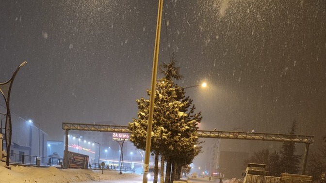 Lapa lapa yağan kar seni dışarı çıkarabilir mi? Kar yağışını sever misiniz?