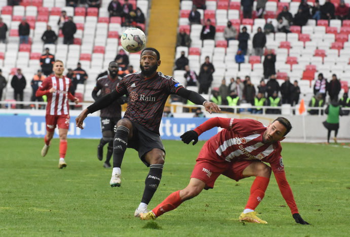 Sivasspor 1 - Beşiktaş 0... Kartal bu mağlubiyetle bence şampiyonluk şansını kaybetti! Maçı nasıl buldunuz?