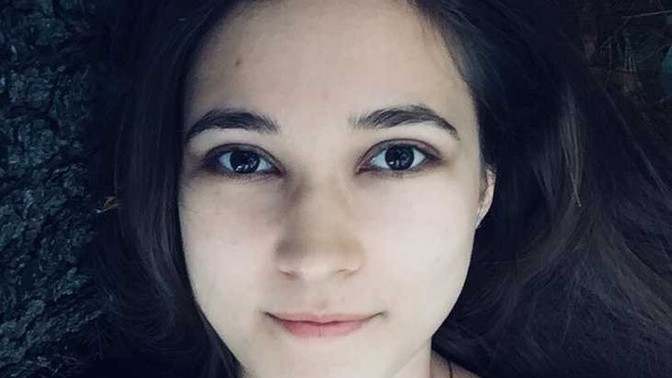 Arkadaş grubum "renkli gözlü olursan daha güzel olursun" dediler. Ameliyat olup gözlerimin rengiyle oynamalı mıyım?