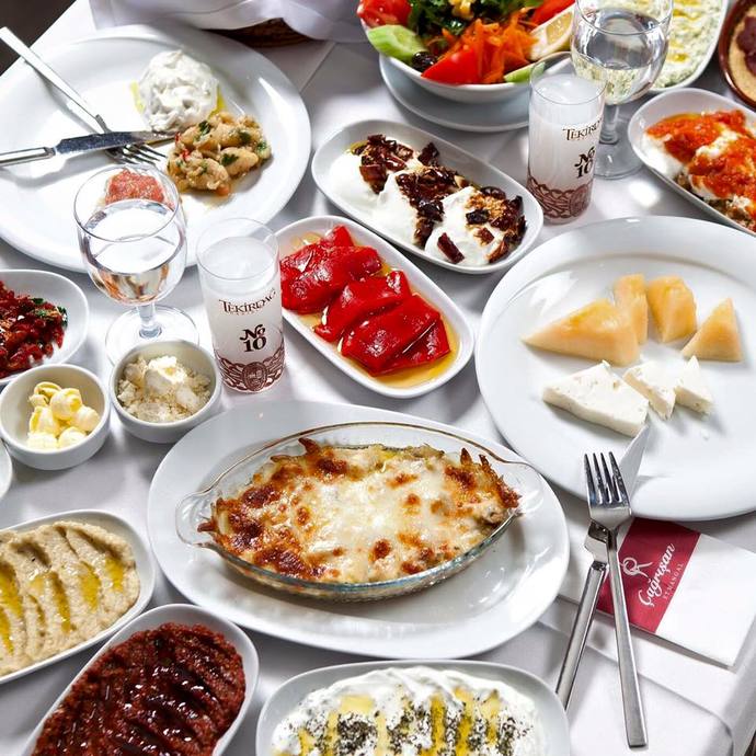 Rakının yanında kırmızı et mi daha iyi gider beyaz et mi?