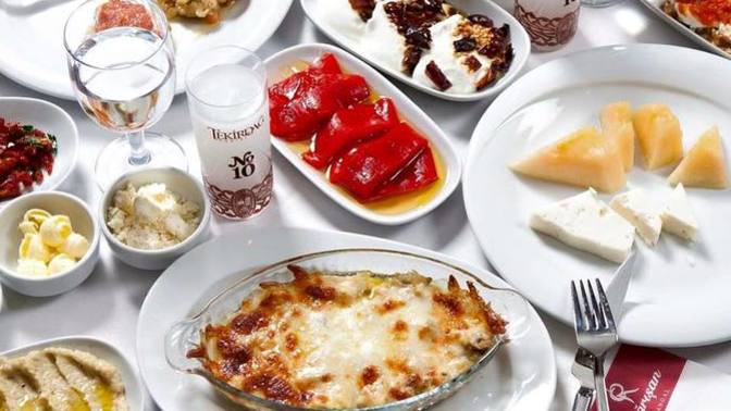 Rakının yanında kırmızı et mi daha iyi gider beyaz et mi?