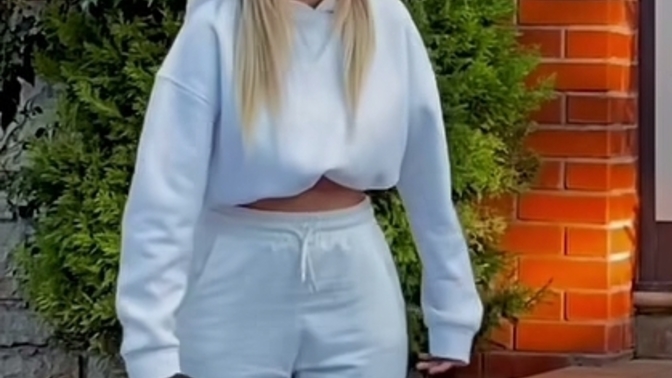 Görselde gördüğünüz gibi swetleri nasıl içe katlayıp crop haline getiriyosunuz?