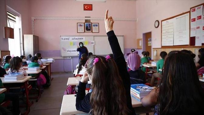 Depremden etkilenen şehirlerde eğitime 2 hafta ara verildi! Depremden sonra verilen kararlar hakkında ne düşünüyorsunuz?