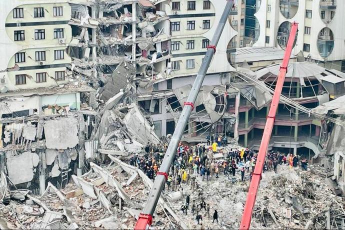 AFAD, toplamda 5.606 binanın yıkıldığını açıkladı. Bu kadar yıkımın sorumlusu müteahhitler değil mi?