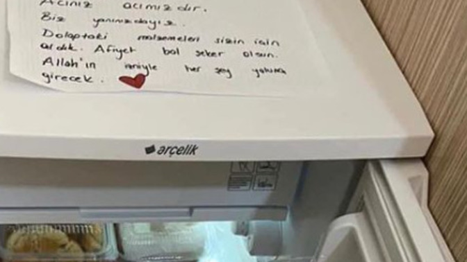 Akdeniz Üniversitesi KYK yurtlarında öğrenciler eşyalarını depremzedeler için bıraktı. Birlik olmak iyi hissettiriyor değil mi?