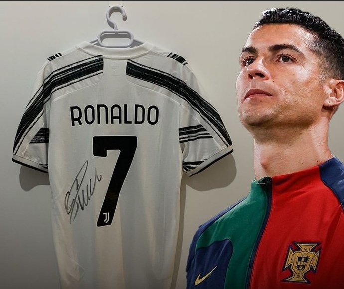 Cristiano Ronaldo imzalı formasını açık arttırma ile satıp Türkiyeye bağışlayacak. Siz hiç maddi bağış yaptınız mı?
