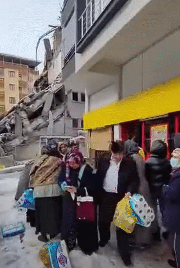 Şok Marketler Ceosu Uğur Demirel Malatyada şubeleri halka açmış, diğer zincir marketlerden de aynı hareketi görebilecek miyiz?