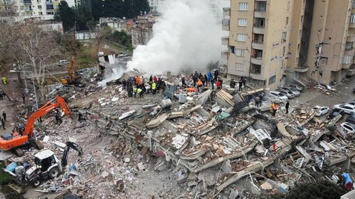 Deprem bölgesinde afetten etkilenen ailelere 10 bin TL devlet yardımı yapılacak. Sizce bu meblağ yeterli mi?