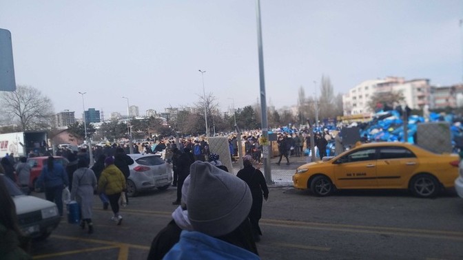 İnsanların iyilik yapmak için organize olduklarını görmek gelecek için umutlandırıyor mu size
