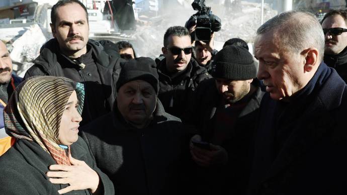 Cumhurbaşkanı Erdoğan’dan depremzedeye: Olanlar hep oldu, bunlar kader planının içinde olan şeyler. Ne düşünüyorsunuz bu konuda?