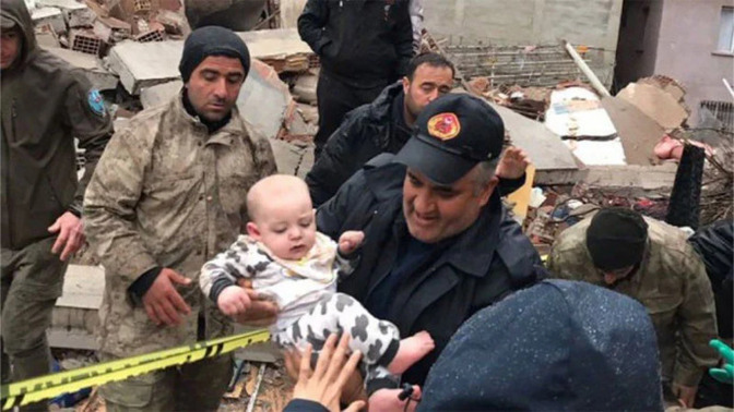 Depremde bakıma muhtaç çocuklara koruyucu aile olmak isteyenler E-devlet üzerinden başvuru yapabilecek. Koruyucu aile olmayı düşünür müsünüz?