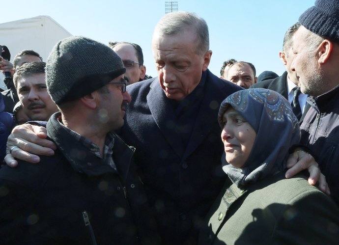 Cumhurbaşkanı Erdoğan Olan oldu bunlar hep kaderde olan şeyler dedi. Sizce binlerce kişinin öldüğü deprem felaketi kader mi?