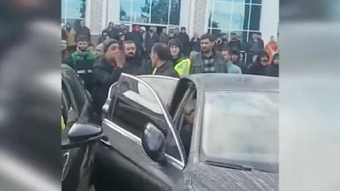 Adıyaman’da protesto: Bakan ve Vali'nin araçları tekmelendi! Neler düşünüyorsunuz?