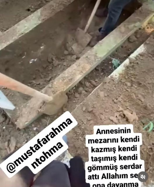 Annenin mezarını kazıp fotoğrafını atmakta neyin nesi?