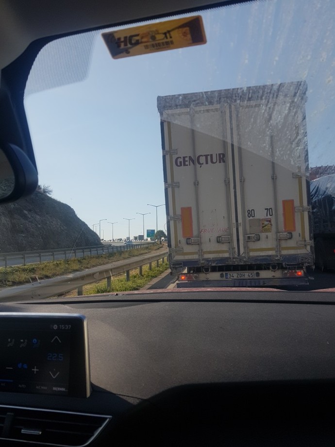 Yavaştan Hatay sınırlarına doğru giriyorum. Siz de yardım gönderdiniz mi?