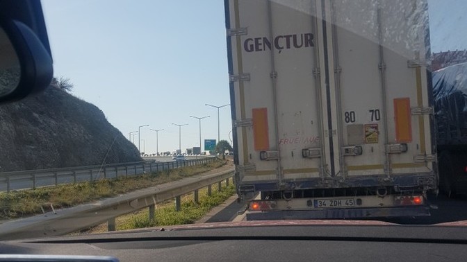 Yavaştan Hatay sınırlarına doğru giriyorum. Siz de yardım gönderdiniz mi?