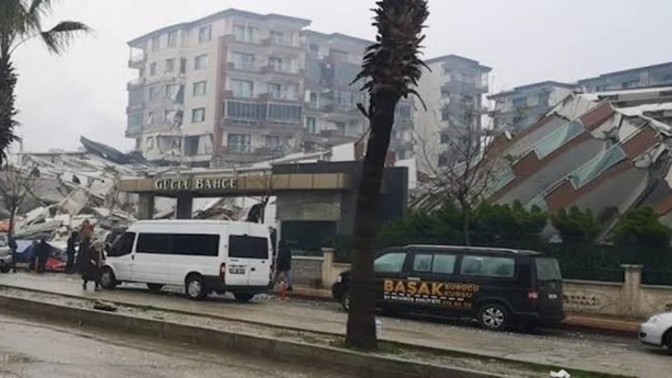 Yıkılan binalardan sorumlu inşaat şirketlerine soruşturma açıldı mı?