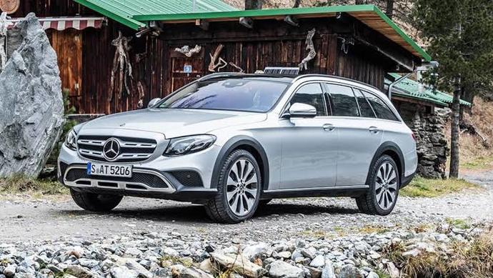 Cross görünümlü çeyrek SUV dediğim tarz araba...