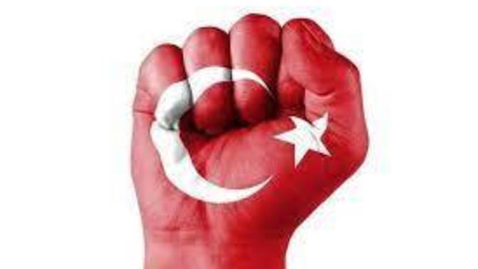 Depremzedeler için tüm ülkemiz seferber olurken, deprem olmayan bölgelerdeki halkın gündelik yaşamdaki tavrı sizce nasıl olmalıdır?