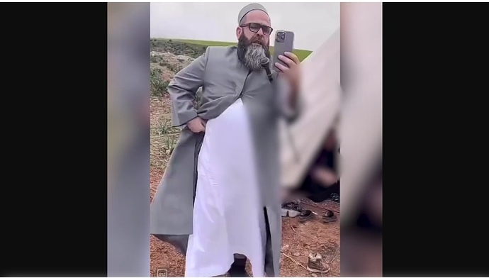 Allah benden razı olsun diyerek çadırdakilere para verdi, TikTokta canlı yayınladı! Böyle yardım mı olur?
