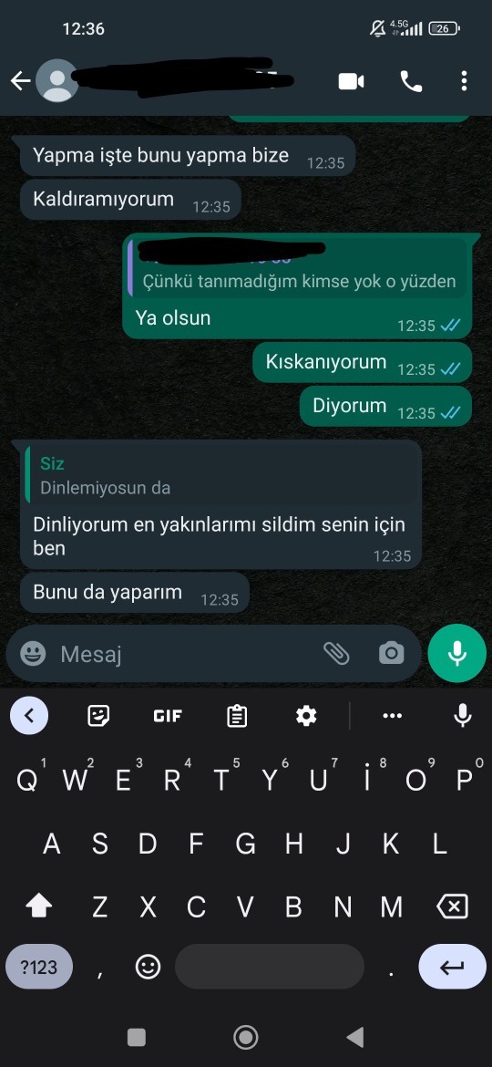 Sizce seviyor mudur beni bu çocuk?