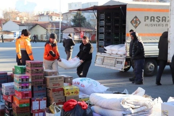 Depremzedeler için yapılan yardımlar, bir nebze olsun içindeki acıyı dindiriyor mu?