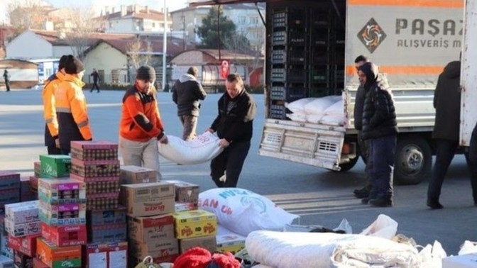 Depremzedeler için yapılan yardımlar, bir nebze olsun içindeki acıyı dindiriyor mu?