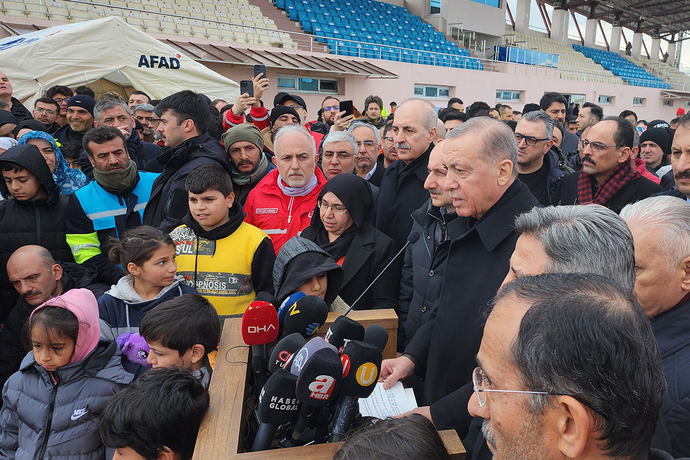 Cumhurbaşkanı: Hane başına taşınma yardımıyla birlikte 15er bin lira vermenin hazırlığını yapıyoruz. Bu yardımlar yeterli mi?