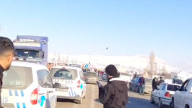Yağmacılar askere saldırmaya başlamış. Ohal kanununa göre polis ve askerin yağmacılara karşı #VurEmri var, uygulanmalı mı?