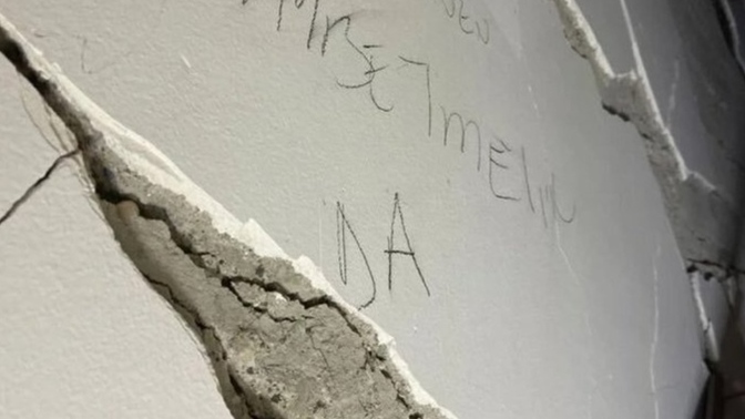 Depremden sağ kurtulan genç duvara "Umudunu kaybetme" yazdı. Böyle bir felakette umudunuzu canlı tutabilir misiniz?