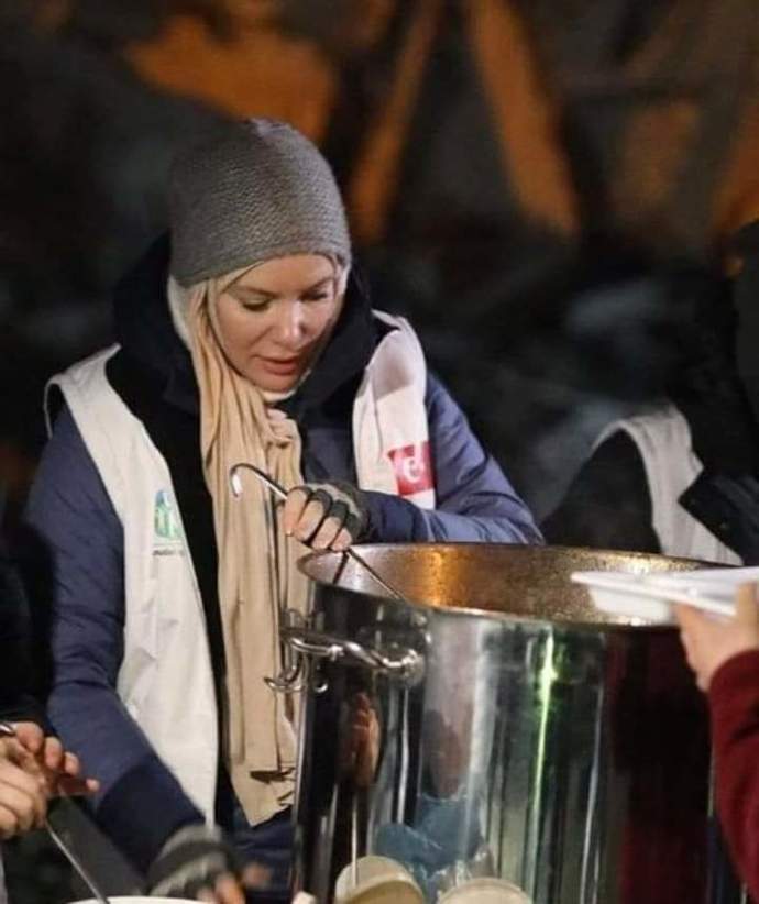 Gamze Özçelik... Sıfır şov. Sıfır reklam. Fotoğraf çekildiğinden bile haberi yok ne düşünüyorsunuz?