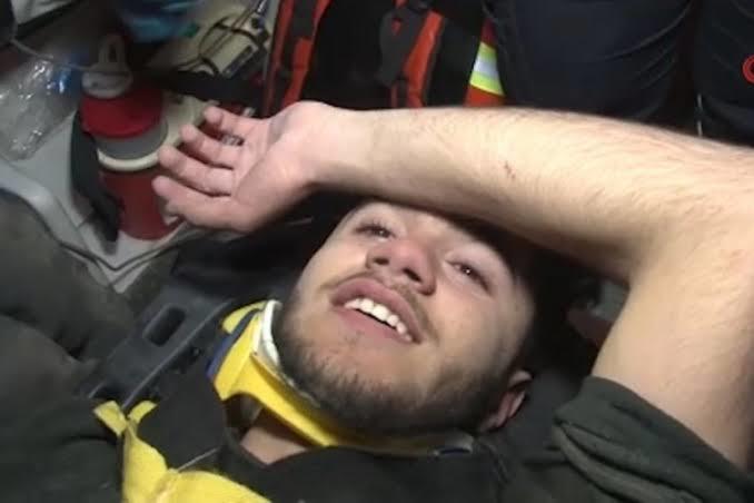 Allah korusun Enkaz altında kalmış olsaydınız, kendi idrarınızı içmek aklınıza gelir miydi?