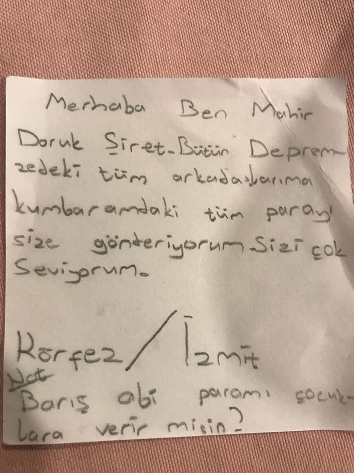 Kumbarasındaki tüm parasını depremzedelere gönderen çocuk! Duyguları darmadağın olan kimler var?