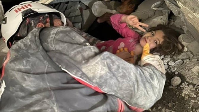 Enkaz fotoğraflarına bakabiliyor musunuz?