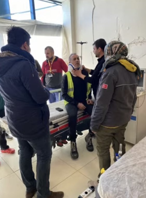 Haluk Levent Kahramanmaraş Pazarcıka giderken trafik kazası geçirmiş. Durumu iyiymiş, geçmiş olsun diyelim mi?