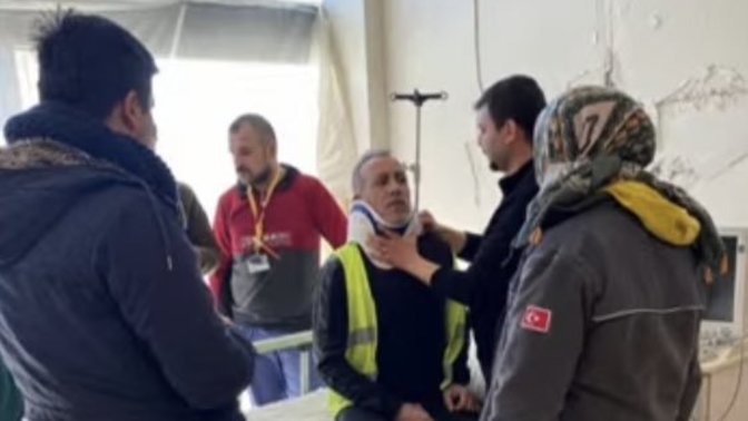 Haluk Levent Kahramanmaraş Pazarcık'a giderken trafik kazası geçirmiş. Durumu iyiymiş, geçmiş olsun diyelim mi?