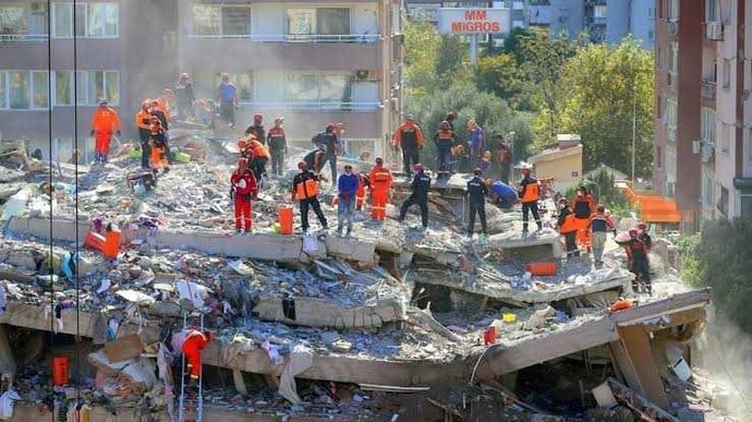Deprem tüm Türkiye yi çok derinden etkiledi. İnsanlar neden yöneticilerden depreme güvenli evler talep etmiyor?