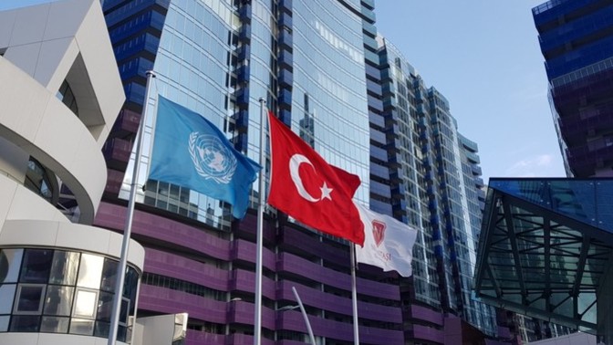 Nişantaşı Üniversitesi, ikameti İstanbul'da olan depremzede öğrencileri %100 bursla üniversiteye alıyor. Tüm üniversiteler yapmalı mı?