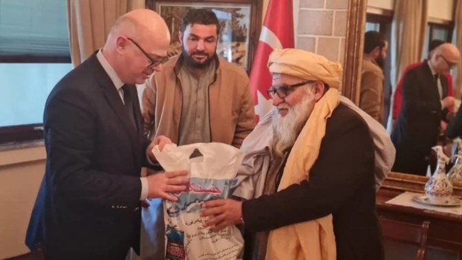 Taliban'dan Türkiye'ye deprem yardımı: Poşetle teslim edildi. Nasıl hareket ama ☺️?